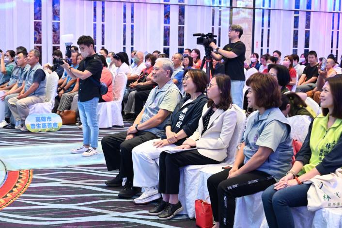 LINE_ALBUM_2024719社團法人高雄市社福慈善總會-助學圓夢 新生代希望工程助學金頒發脫貧委員(共2張)-2