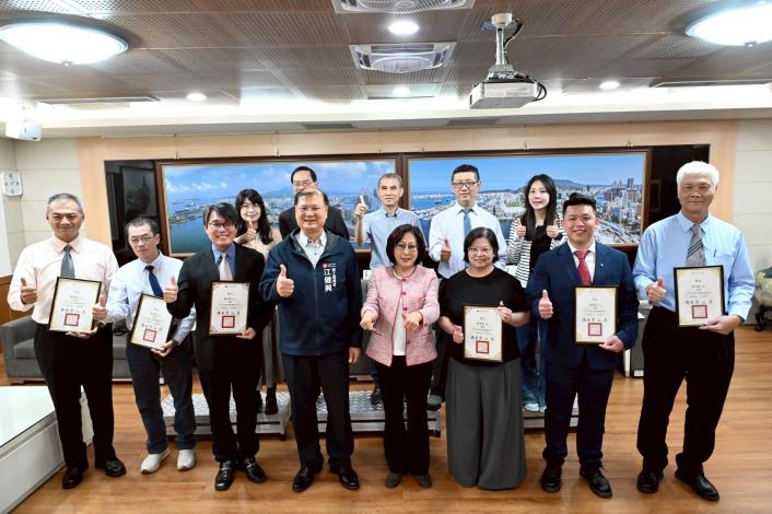 LINE_ALBUM_202551議長表揚114年全國模範勞工高雄市當選勞工_250501_2(共3張)-2