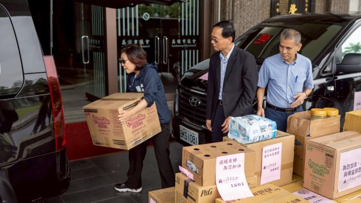 【送暖災區 守護原鄉】議長康裕成率議會火速募集嬰幼兒物資直送災區