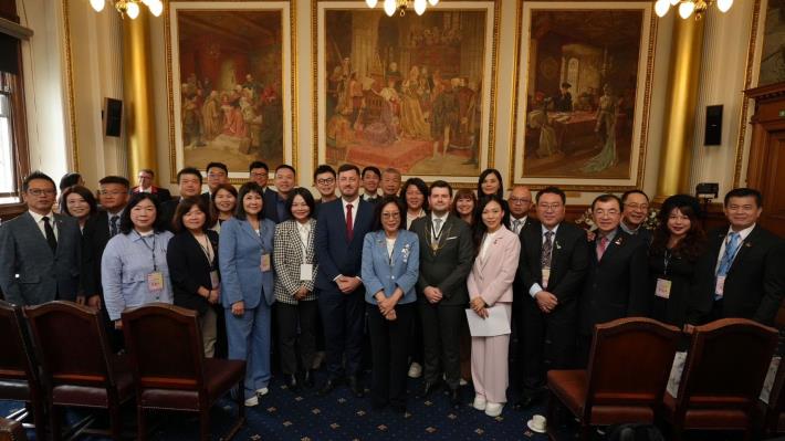議長康裕成率團訪英　觀賞愛丁堡軍樂節文化盛典 拜會愛丁堡市議會　政策交流熱絡　強化雙城情誼