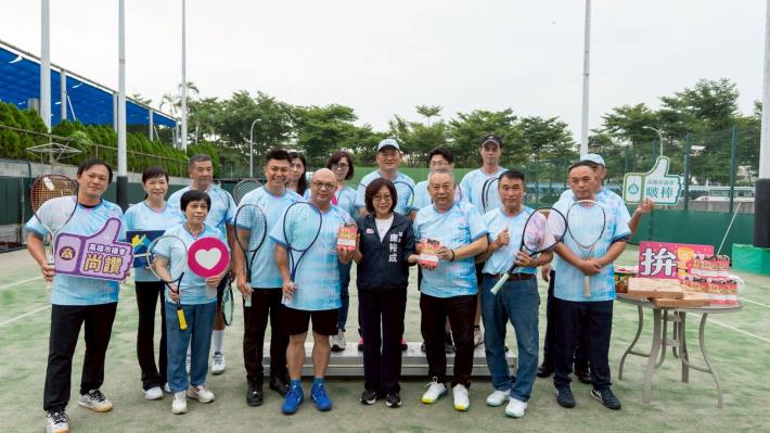 LINE_ALBUM_20250922市議會網球隊授旗彩排_250922_8(共4張)-4