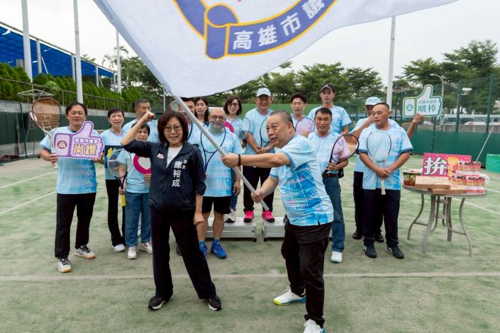LINE_ALBUM_20250922市議會網球隊授旗彩排_250922_7(共4張)-3