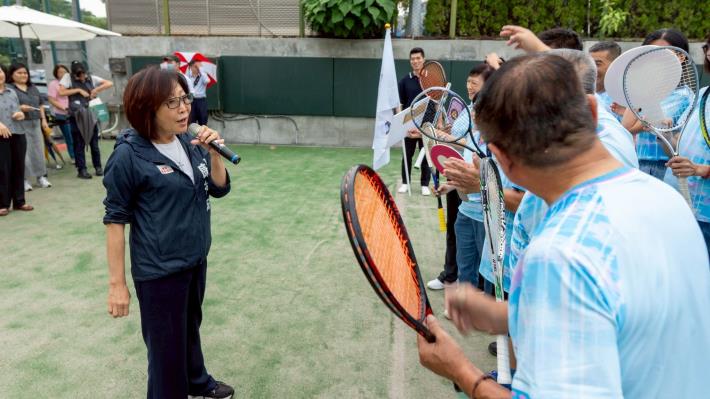 LINE_ALBUM_20250922市議會網球隊授旗彩排_250922_4(共4張)-2