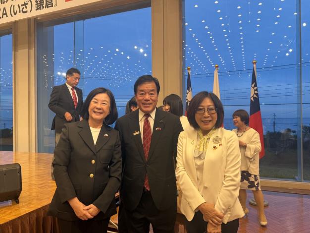 第4屆主辦城市高雄市康議長與第10屆高峰會主辦台南市議會議長邱莉莉(左一)與神奈川縣議會杉山信雄議員合影。(共5張)-4