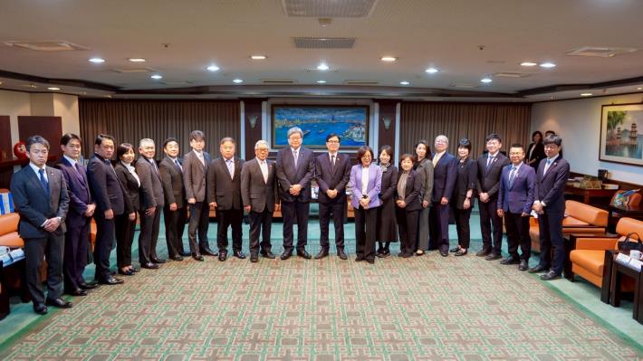 LINE_ALBUM_20251223市府接待萩生田光一眾議員一行14人_251223_2_0(共6張)-2