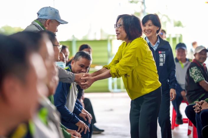 LINE_ALBUM_20251226茄萣湖內清潔隊慰勞_251229_3_0(共8張)-4