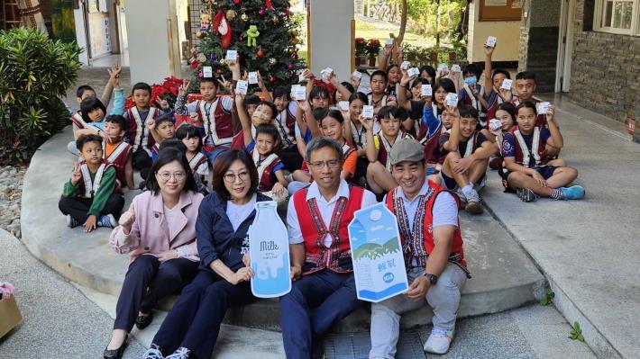 112/11/24資料畫面，康議長親送民間愛心至桃源區建山國小。(共4張)-3