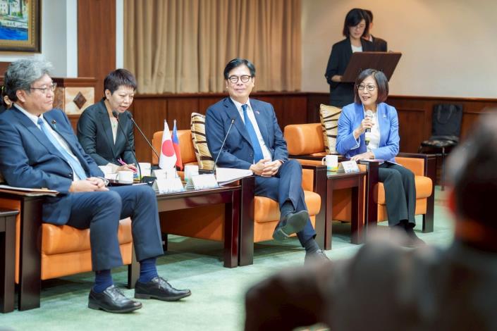 LINE_ALBUM_20251223市府接待萩生田光一眾議員一行14人_251223_4_0(共6張)-6