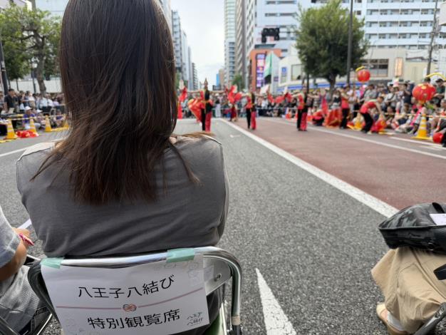 新人是八王子祭的最重要貴賓 新人都坐第一排；市長 議長 國會議員都坐第二排(共2張)-2